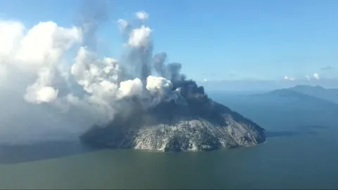 Alrededor de 1.500 personas evacuadas por la erupción de un volcán cerca de Papúa Nueva Guinea