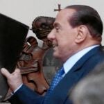 Silvio Berlusconi, a la salida de su Palacio Grazioli, ayer, en Roma
