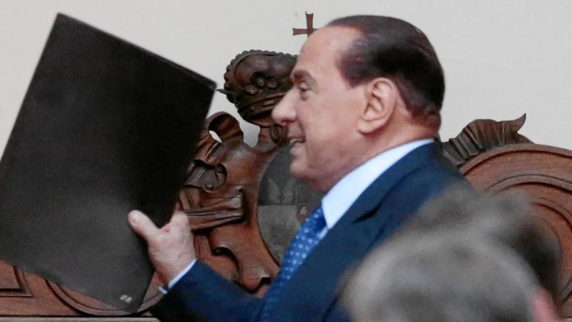 Silvio Berlusconi, a la salida de su Palacio Grazioli, ayer, en Roma