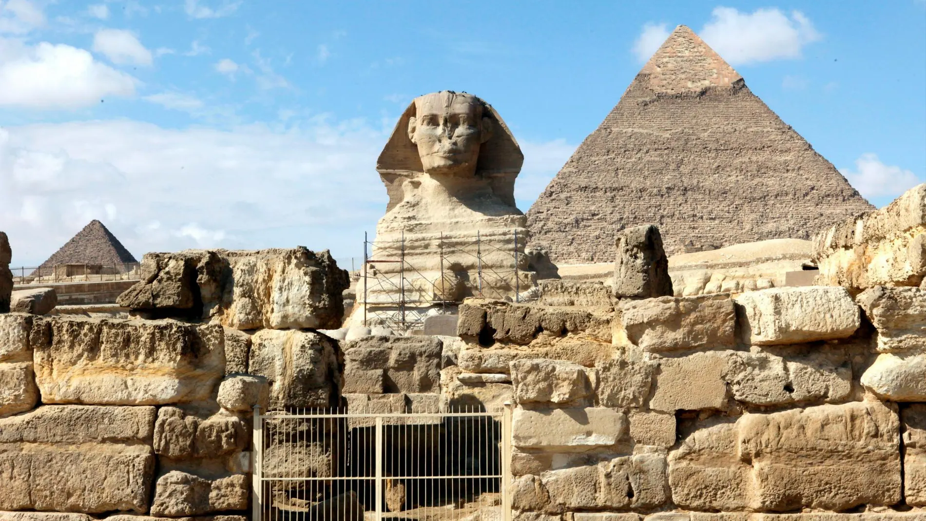Entrada de las pirámides de Giza en las afueras de El Cairo / Foto: Efe