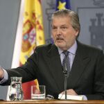 El portavoz del Gobierno, Íñigo Méndez de Vigo, durante la rueda de prensa posterior a la reunión del Consejo de Ministros