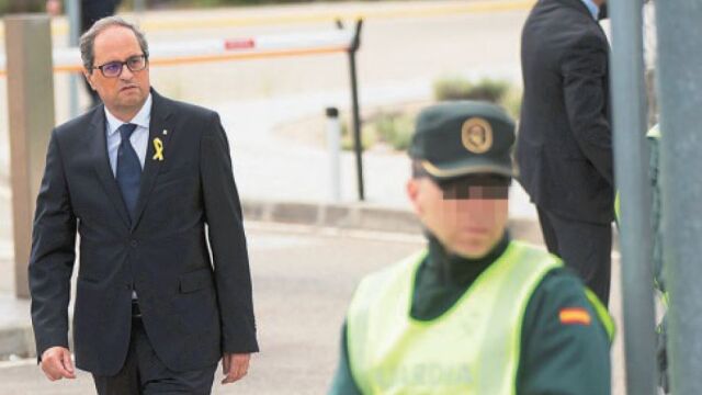 El president visitó ayer a todos los presos del «procés» y Junqueras le pidió que forme un gobierno para todos los catalanes / Reuters