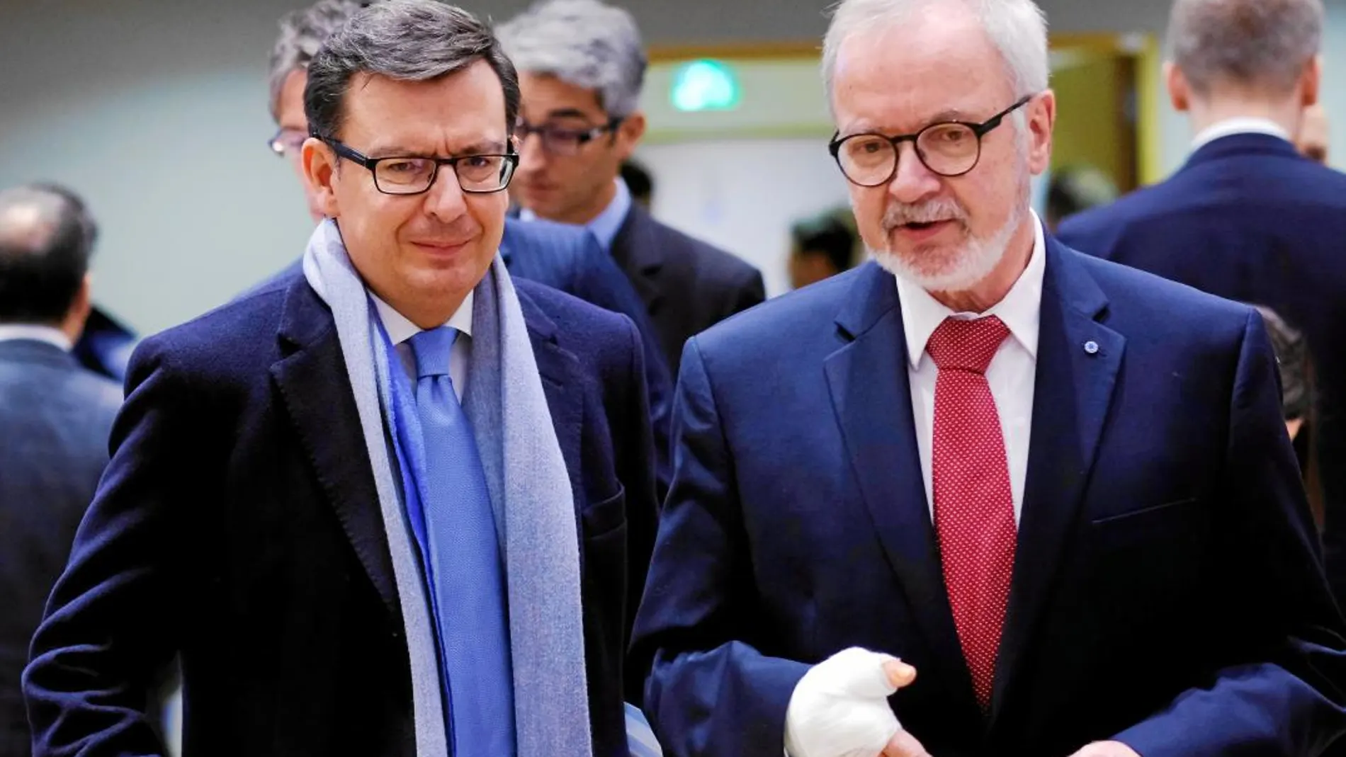 Román Escolano junto al presidente del Banco Europeo de Inversiones, Werner Hoyer