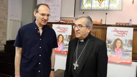 El obispo auxiliar de Valladolid, Luis Argüello, junto a Antonio Martín de Lera
