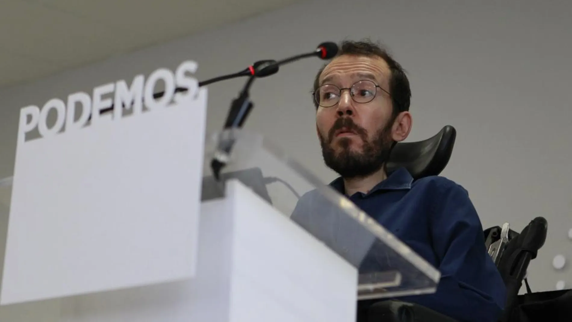 El secretario de Organización de Podemos, Pablo Echenique, durante una rueda de prensa.