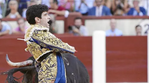 Alberto López Simón ayer en un momento de la segunda corrida de la feria de Valladolid