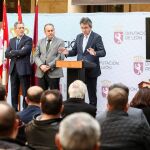 El presidente de la Diputación de León, Juan Martínez Majo, presenta a los alcaldes los avances en administración electrónica y el Plan de Conectividad