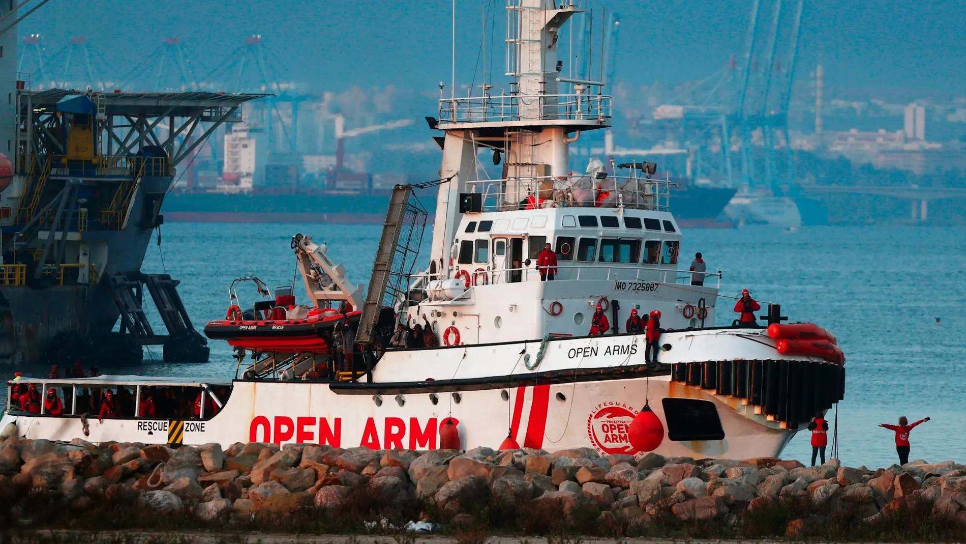 El buque de salvamento marítimo Open Arms en el puerto de Algeciras