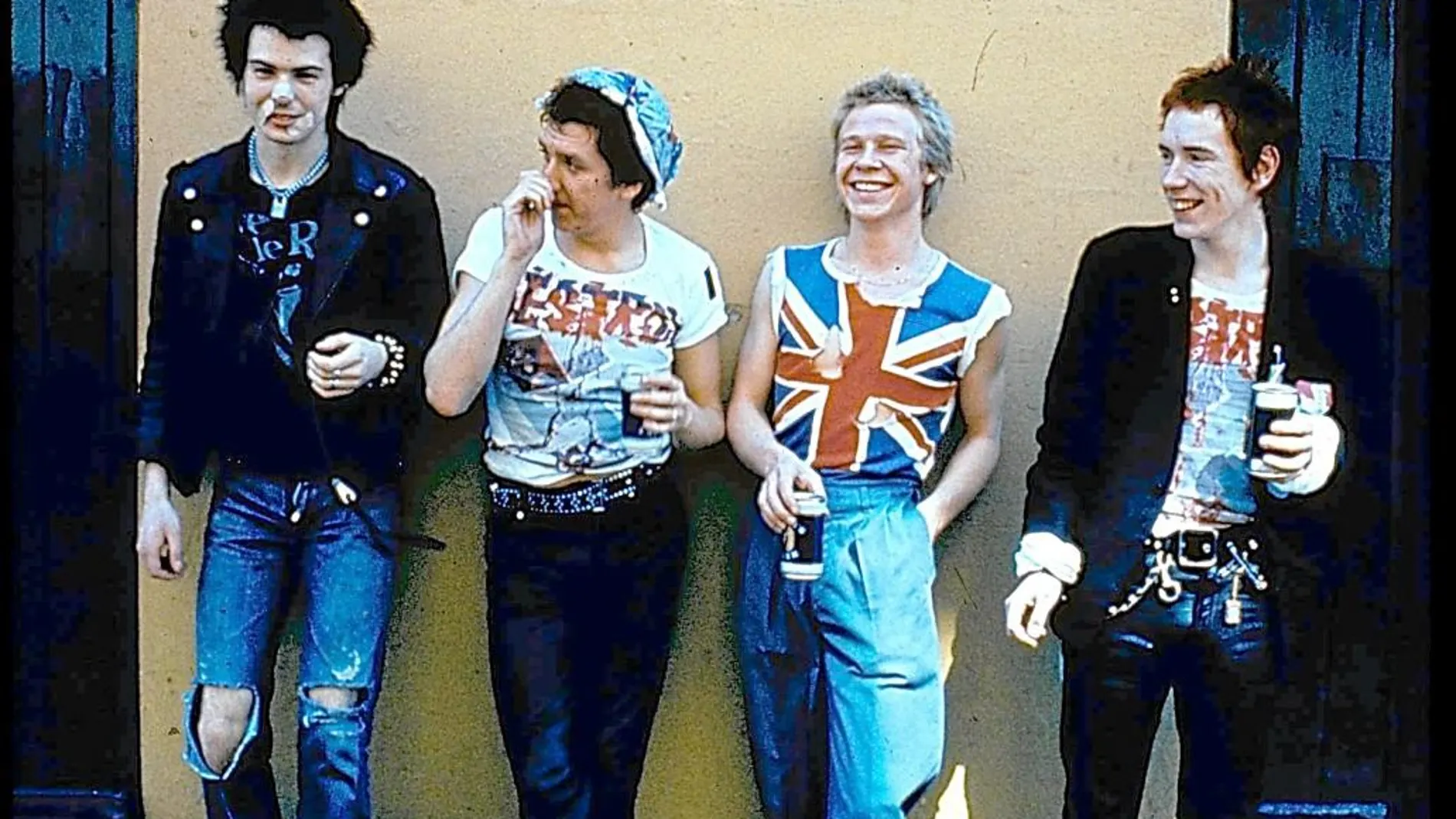 De izda. a dcha., Sid Vicious, Steve Jones, Paul Cook y Johnny Rotten, los Sex Pistols, cambiaron la historia de la música
