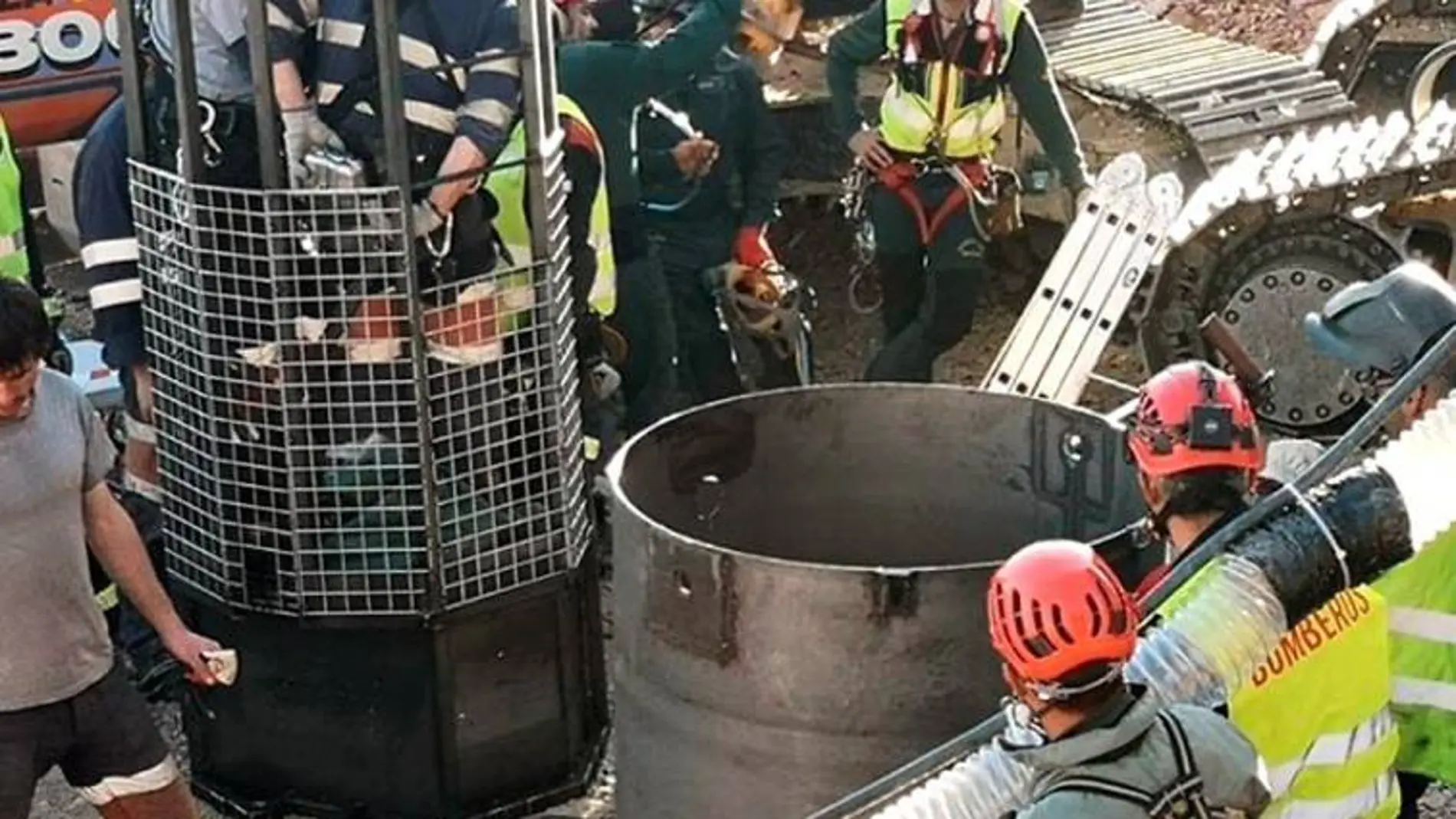 Momento en el que los equipos de salvamento comenzaban el descenso para rescatar el cuerpo del pequeño Julen