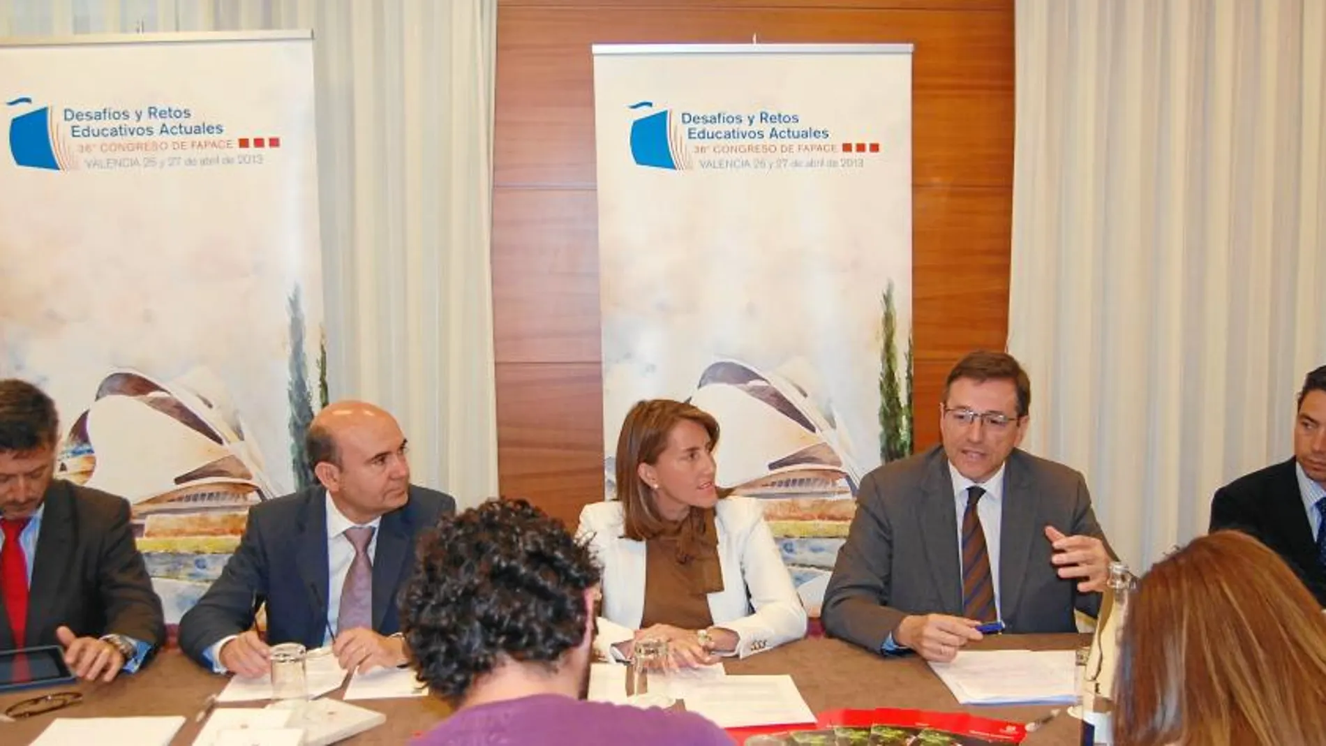 Luis Ricarte, Ricardo Gómez Lechón, Regina Fernández, Lorenzo Dionis y Juan Aznar presentaron este Congreso