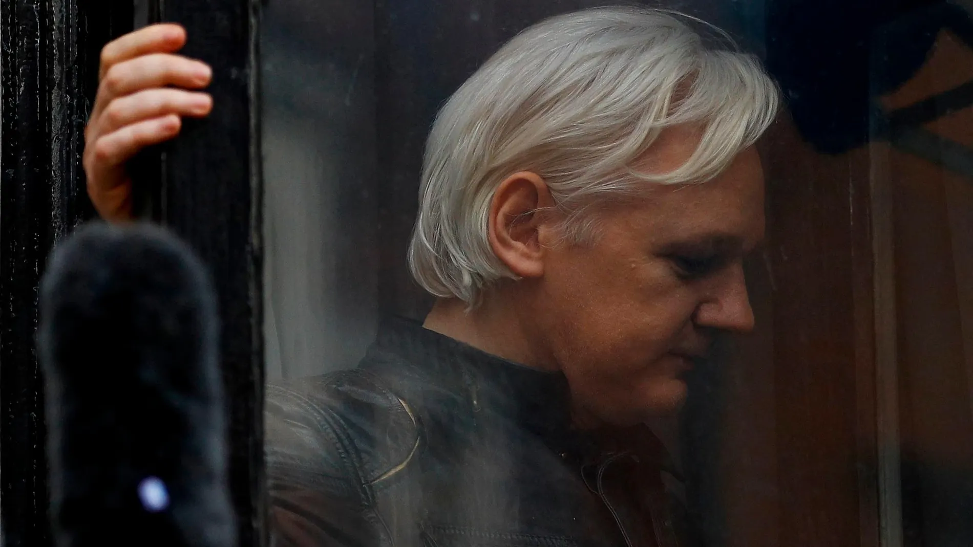 Assange ha sido detenido en Londres