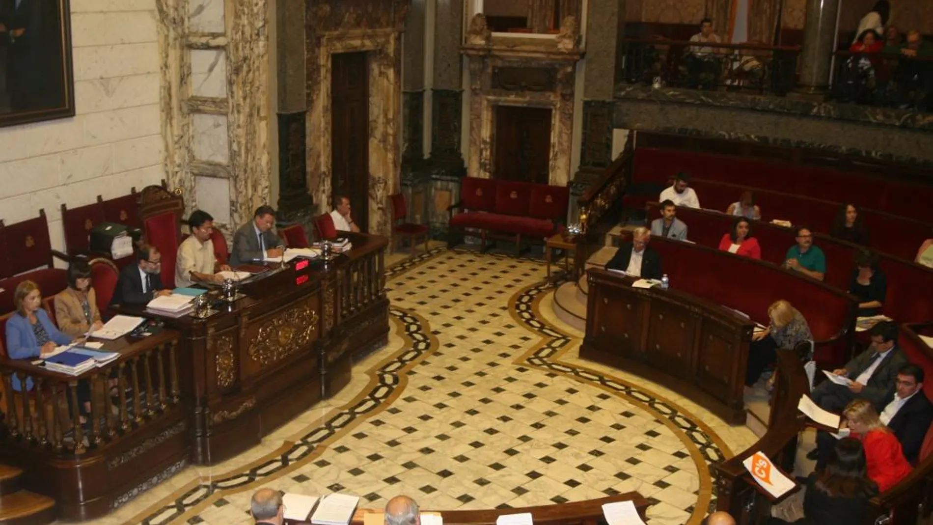 Un instante del pleno del Ayuntamiento de Valencia celebrado ayer