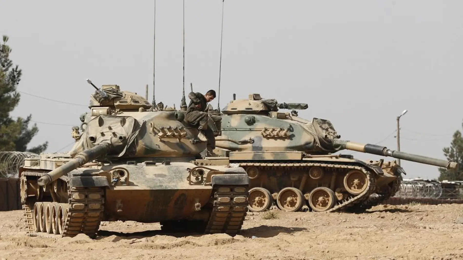 Tanques turcos en la frontera con Siria.
