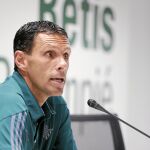 Gustavo Poyet, entrenador del Real Betis