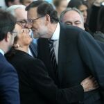 Rajoy saluda a Barberá en una imagen de archivo