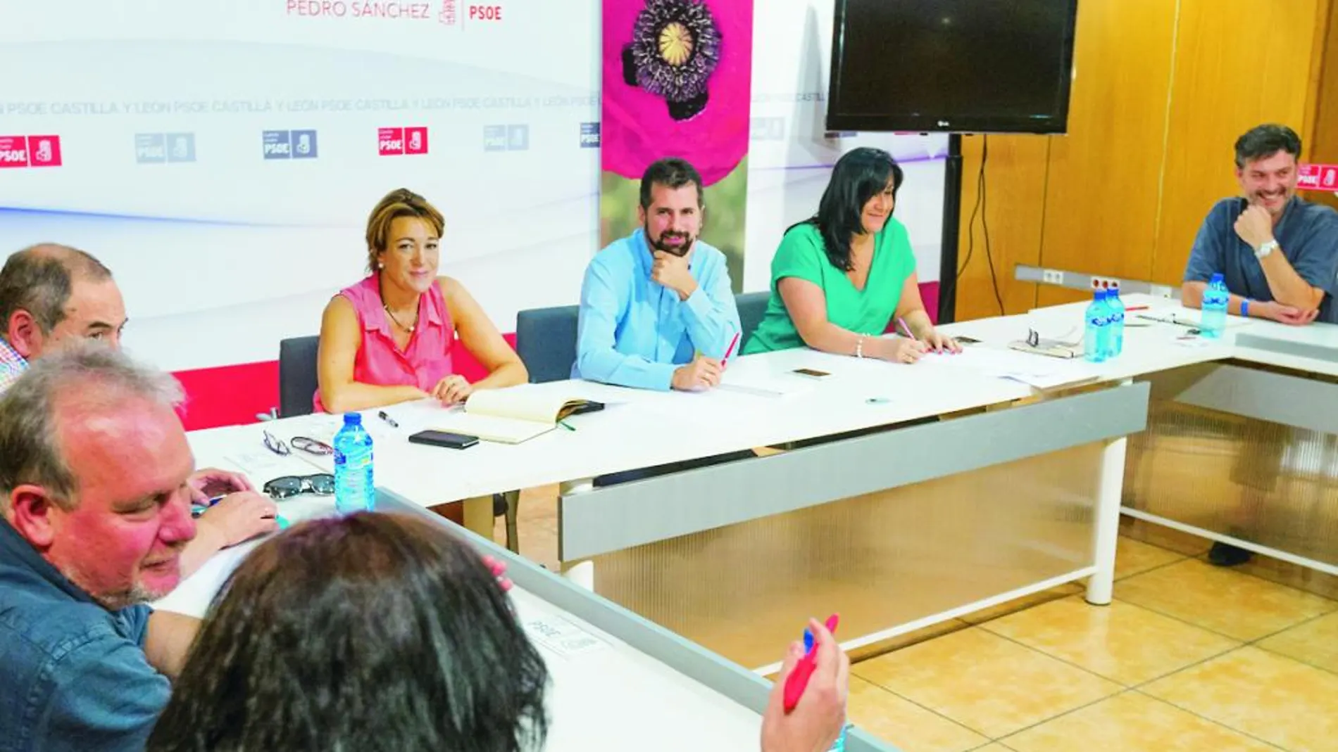 Luis Tudanca preside la Ejecutiva del PSOE junto a Soraya Rodríguez y Ana Sánchez, ayer en Valladolid.