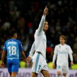 Cristiano Ronaldo saluda tras su gol de la victoria