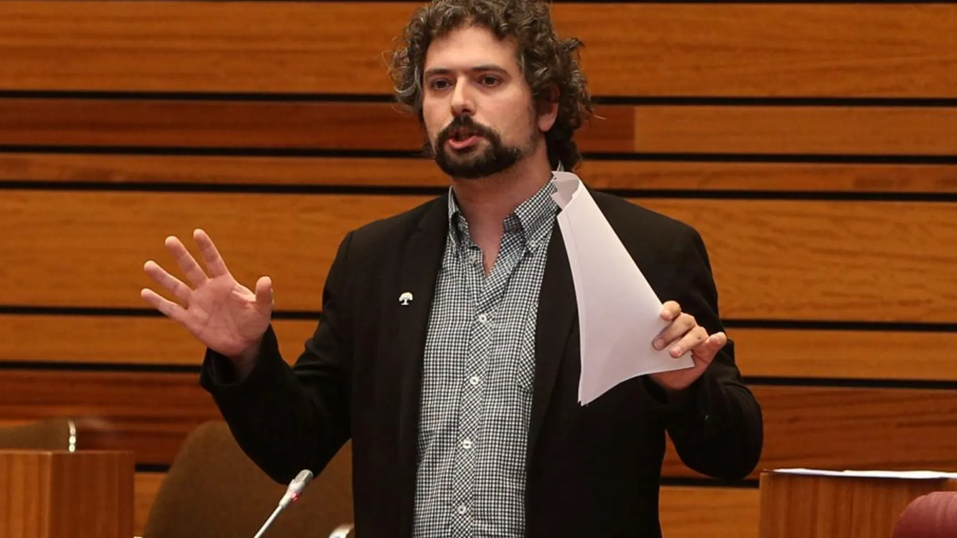 José Sarrión, durante una de sus intervenciones en las Cortes