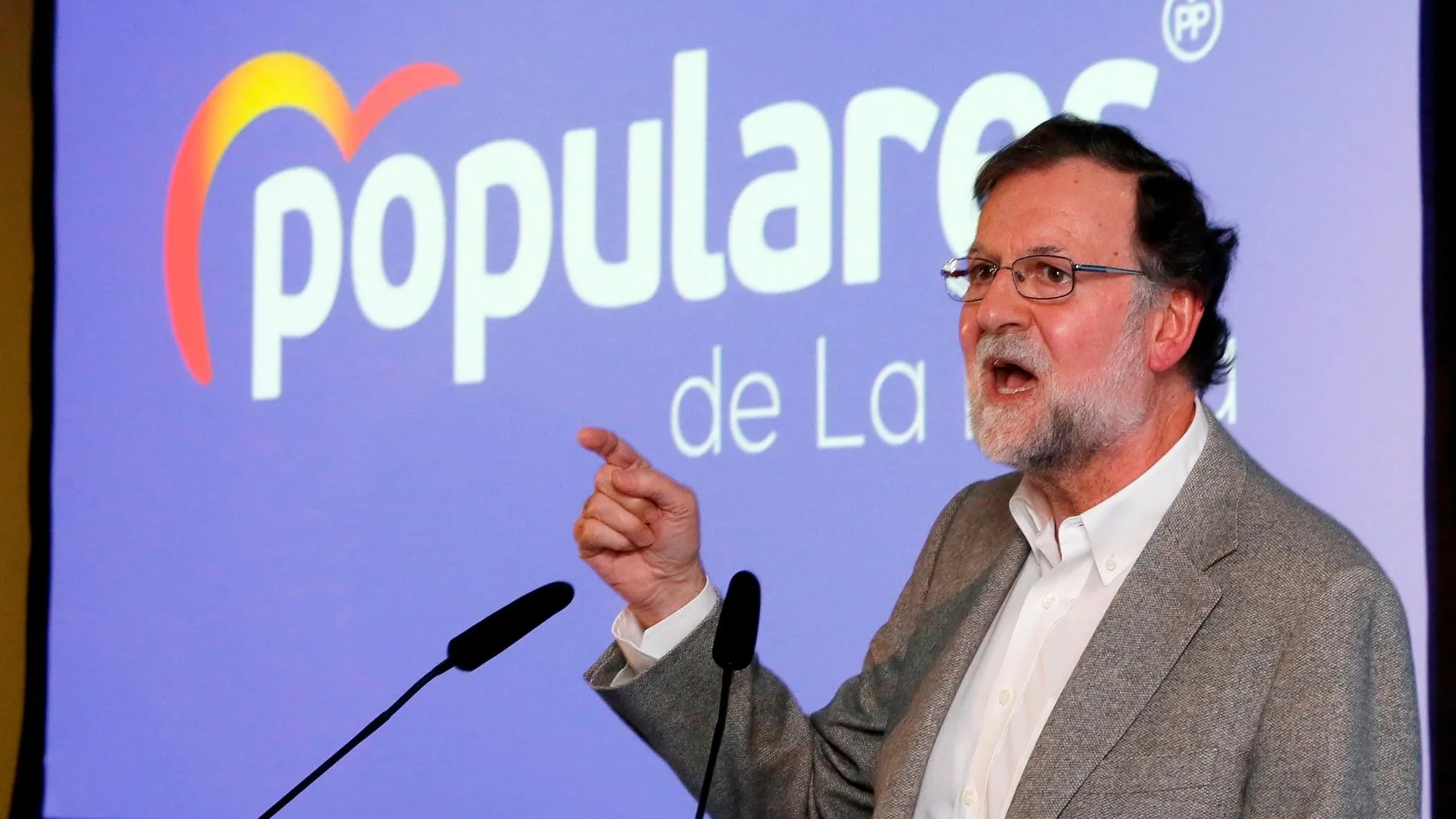 Mariano Rajoy durante su intervención en la comida-mitin con medio millar de simpatizantes en La Nucía (Alicante) / Foto: Efe