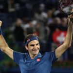 Federer celebra su triunfo en Dubái. Ganó en la final a Tsitsipas