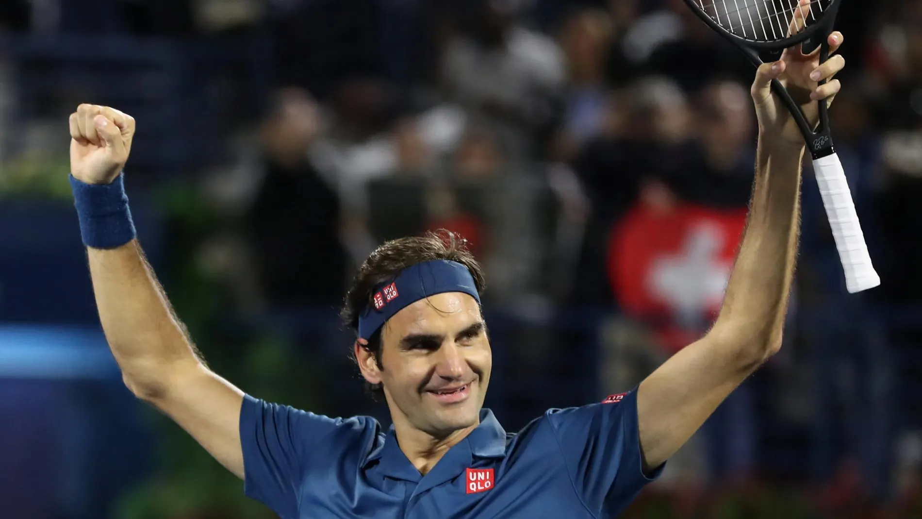 Federer celebra su triunfo en Dubái. Ganó en la final a Tsitsipas