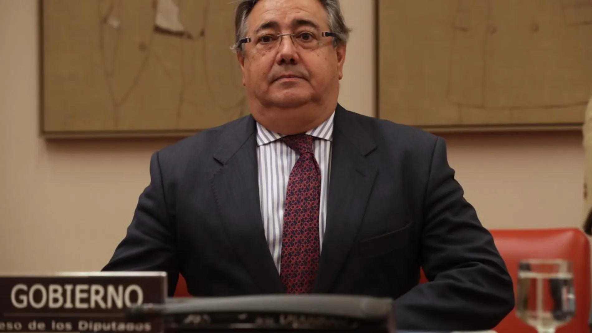 Juan Ignacio Zoido antes de comparecer en la Comisión de Interior