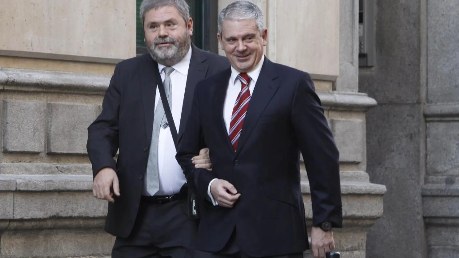 Pablo Crespo, acompañado por su abogado, Miguel Durán, llega a la Audiencia Nacional.