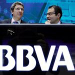El economista jefe del BBVA, Jorge Sicilia, junto al economista jefe para España, Miguel Cardoso, durante la presentación del informe del BBVA Research