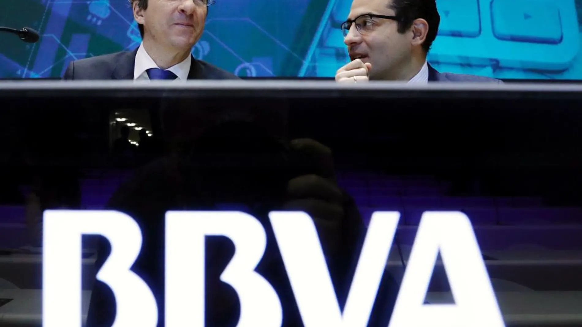 El economista jefe del BBVA, Jorge Sicilia, junto al economista jefe para España, Miguel Cardoso, durante la presentación del informe del BBVA Research