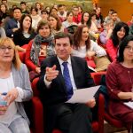 Fernández Carriedo junto a Elena Briongos, presidenta de Salud Mental, y Satur Torre, de Vodafone, antes del comienzo de la jornada