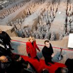 Emmanuel y Brigitte visitaron ayer los Guerreros de Terracota, en Xian