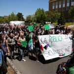 Marcha de estudiantes al Rectorado de la Complutense para pedir la no admision de Cifuentes en la universidad. (Foto: Cristina Bejarano)