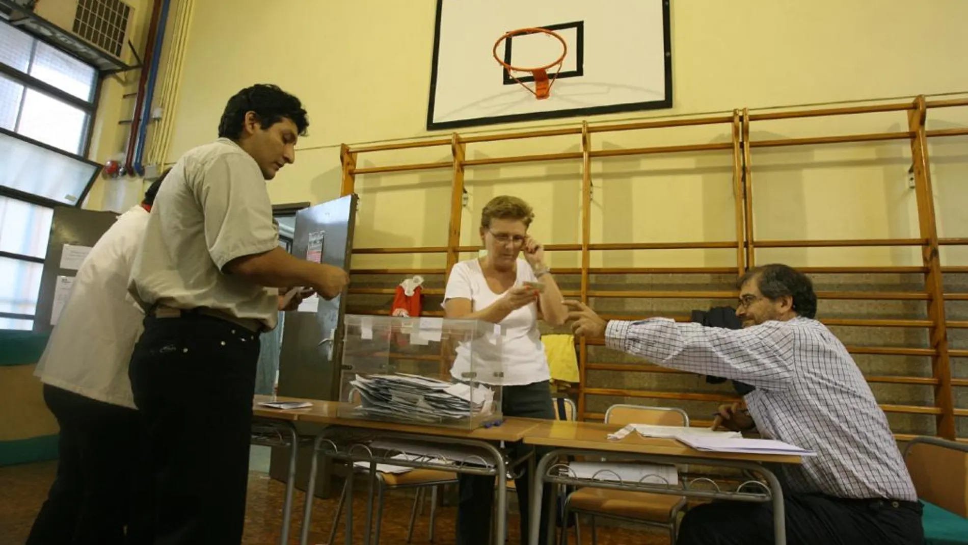 En las elecciones en Cataluña se empleó el censo legal