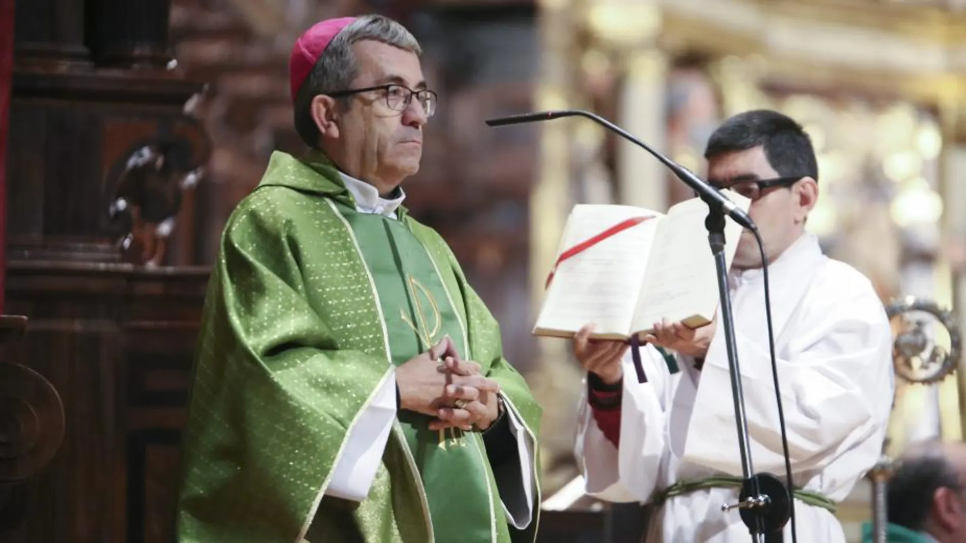El obispo auxiliar de Valladolid, Luis Argüello, durante el acto