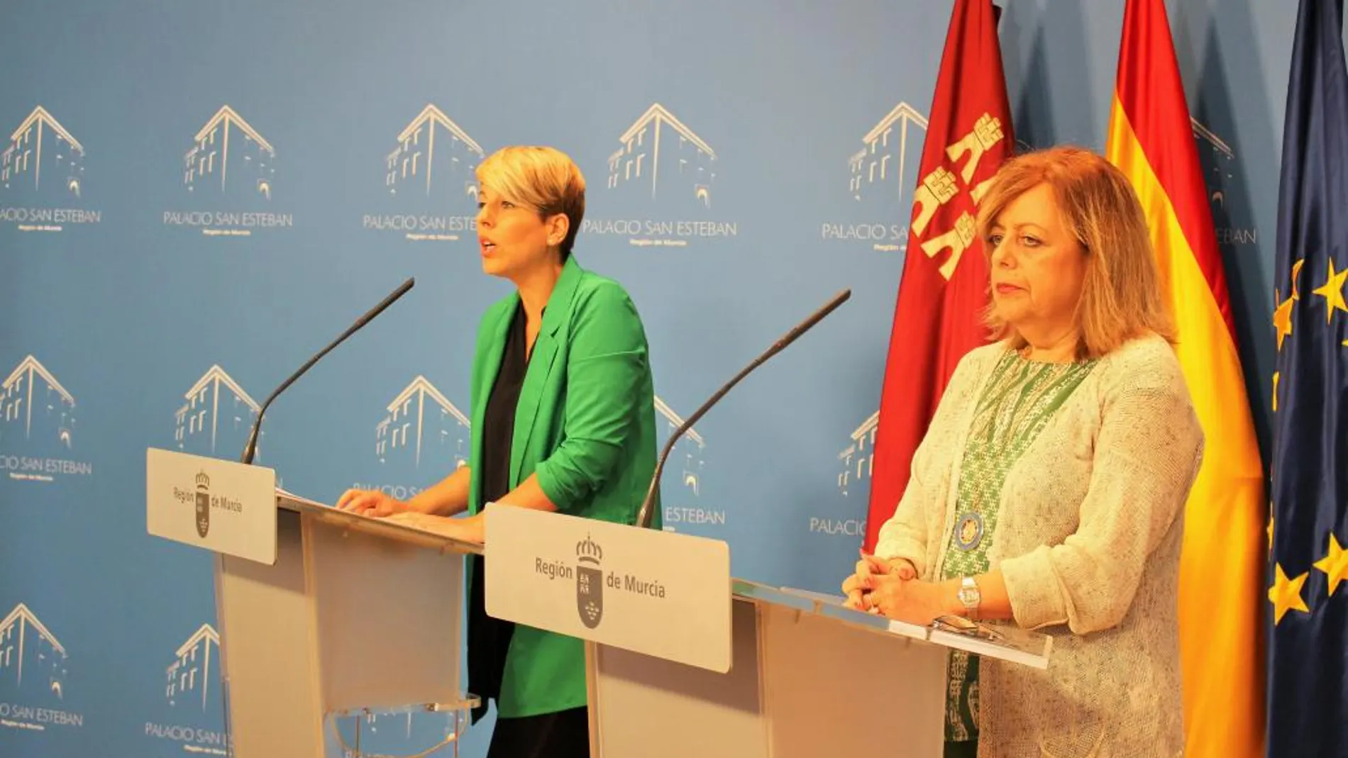 La consejera de Portavocía, Noelia Arroyo, junto a la de Educación, María Isabel Sánchez-Mora, ayer en San Esteban