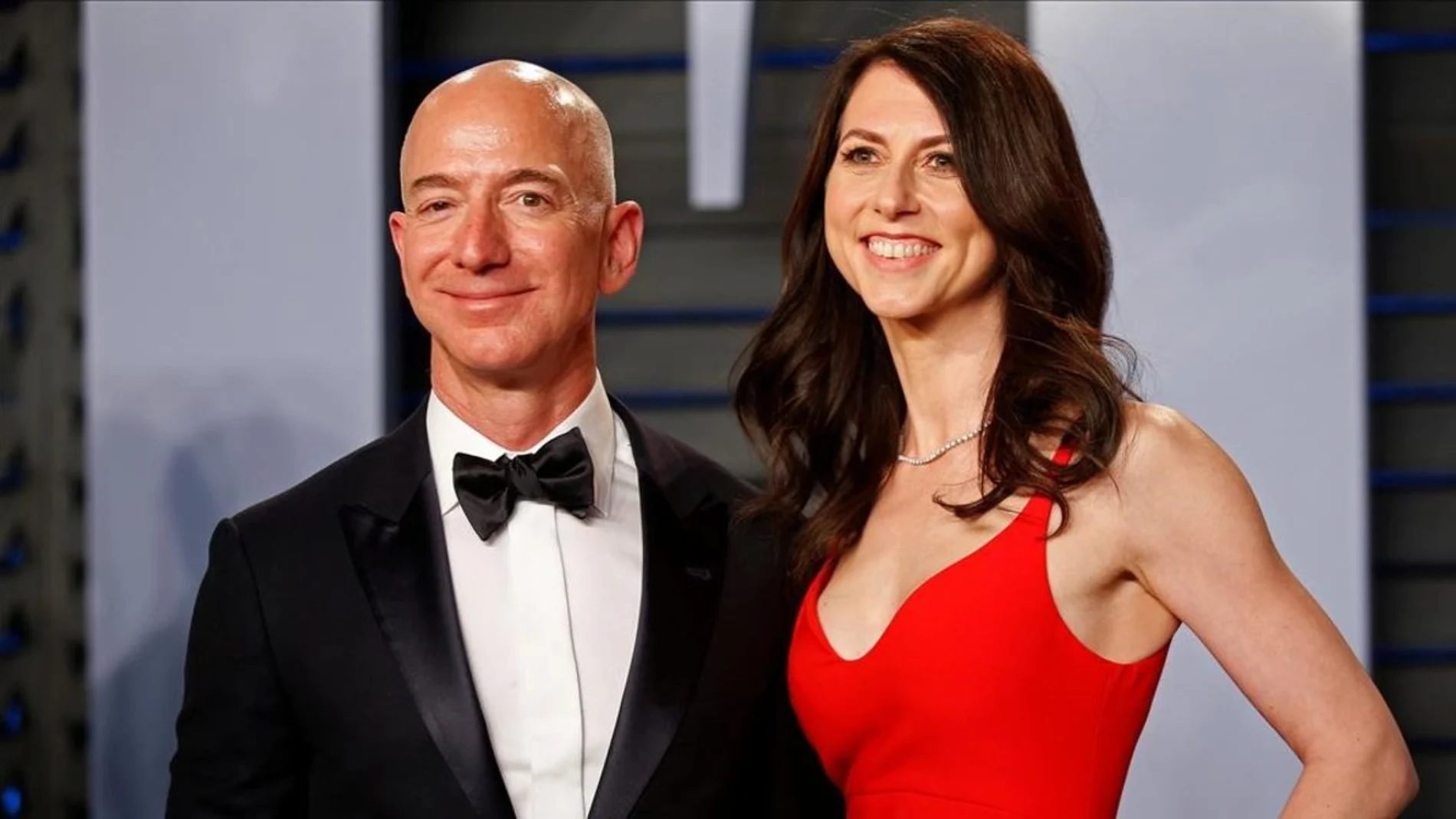Jeff Bezos y su esposa, MacKenzie Bezos / Reuters
