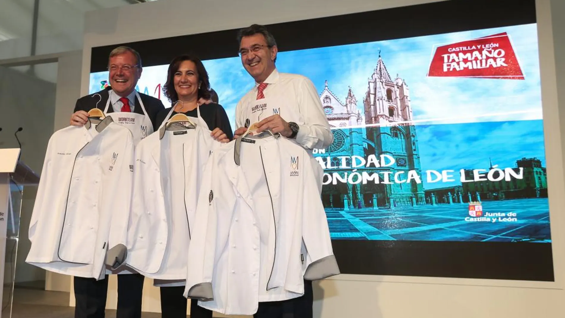 Antonio Silván, María Josefa García Cirac y Juan Martínez Majo durante la presentación de «León Gastronómica»