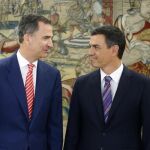 El Rey ha recibido este mediodía en el Palacio de la Zarzuela al secretario general del PSOE, Pedro Sánchez