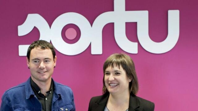 Hasier Arraiz y Maribi Ugarteburu, durante la rueda de prensa ofrecida hoy en la sede del partido en Vitoria