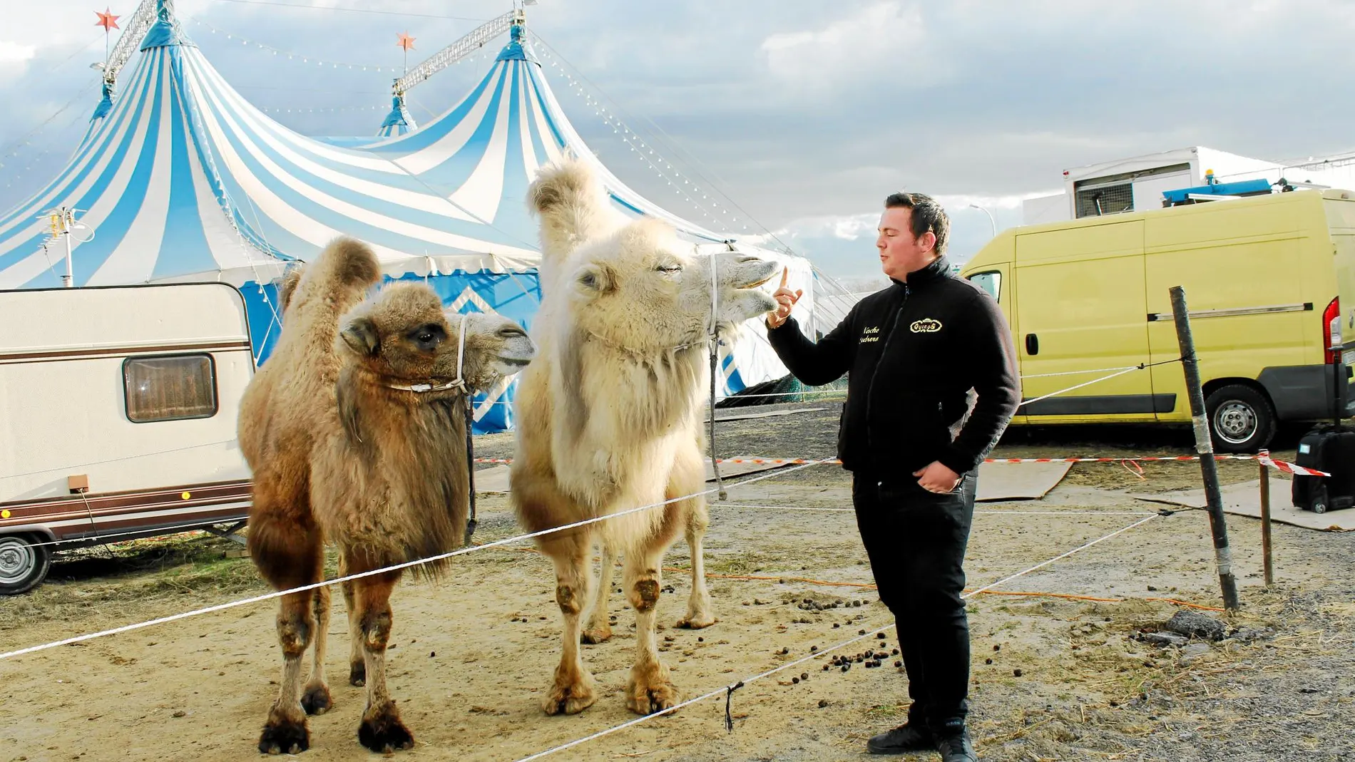 Nacho Carretero es el presentador del Circo Quirós, el único itinerante de Madrid en el que participan animales