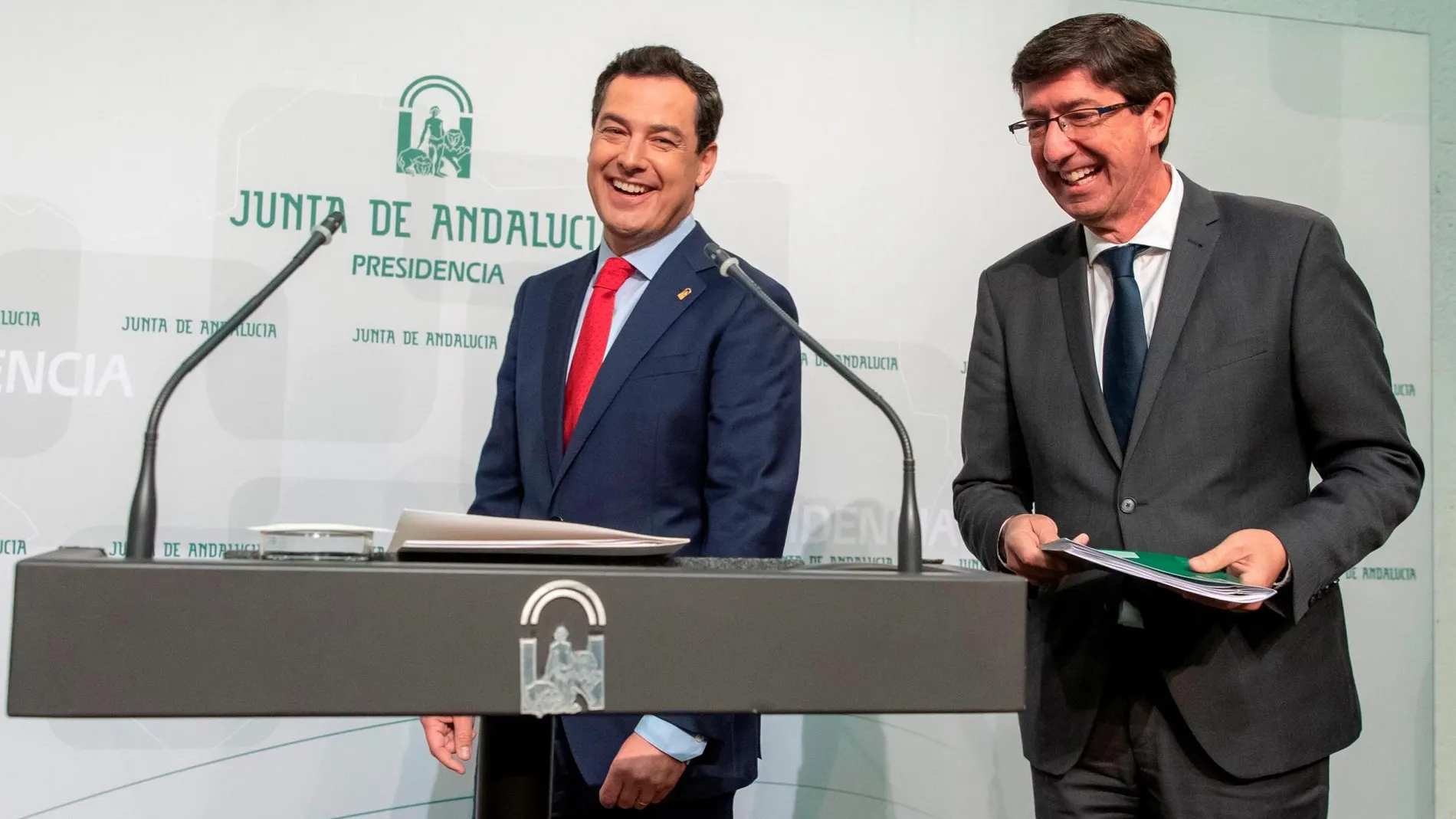 El presidente de la Junta, Juanma Moreno, y el vicepresidente, Juan Marín /Foto: EFE