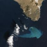 Imagen desde el satélite del volcán de El Hierro (NASA)