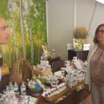 Alfonso Polanco y Ángeles Armisén visitan la Feria de Artesanía