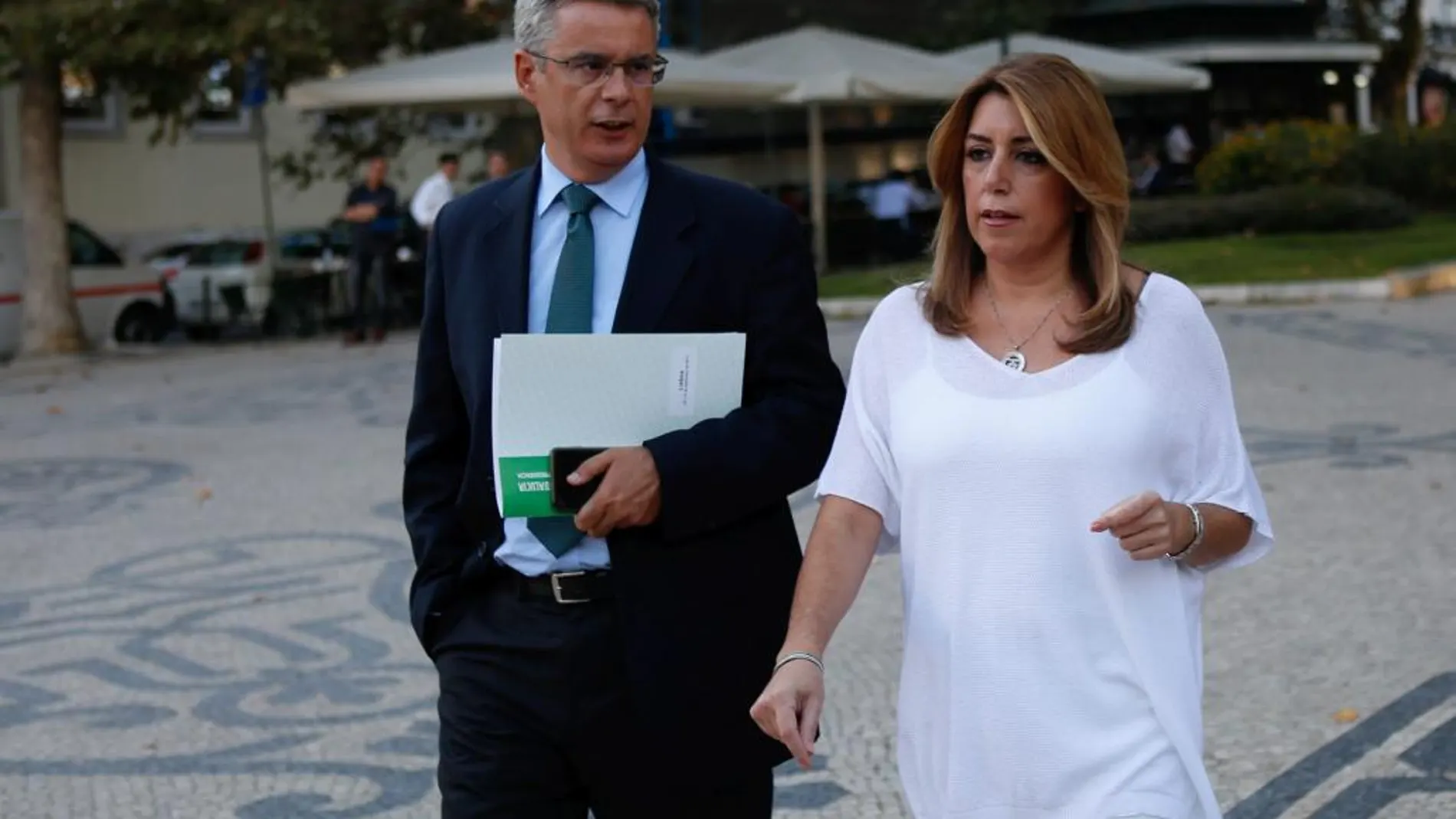 La presidenta Susana Díaz, inició ayer un viaje oficial a Portugal. En la imagen, junto a Juan Carlos Blanco