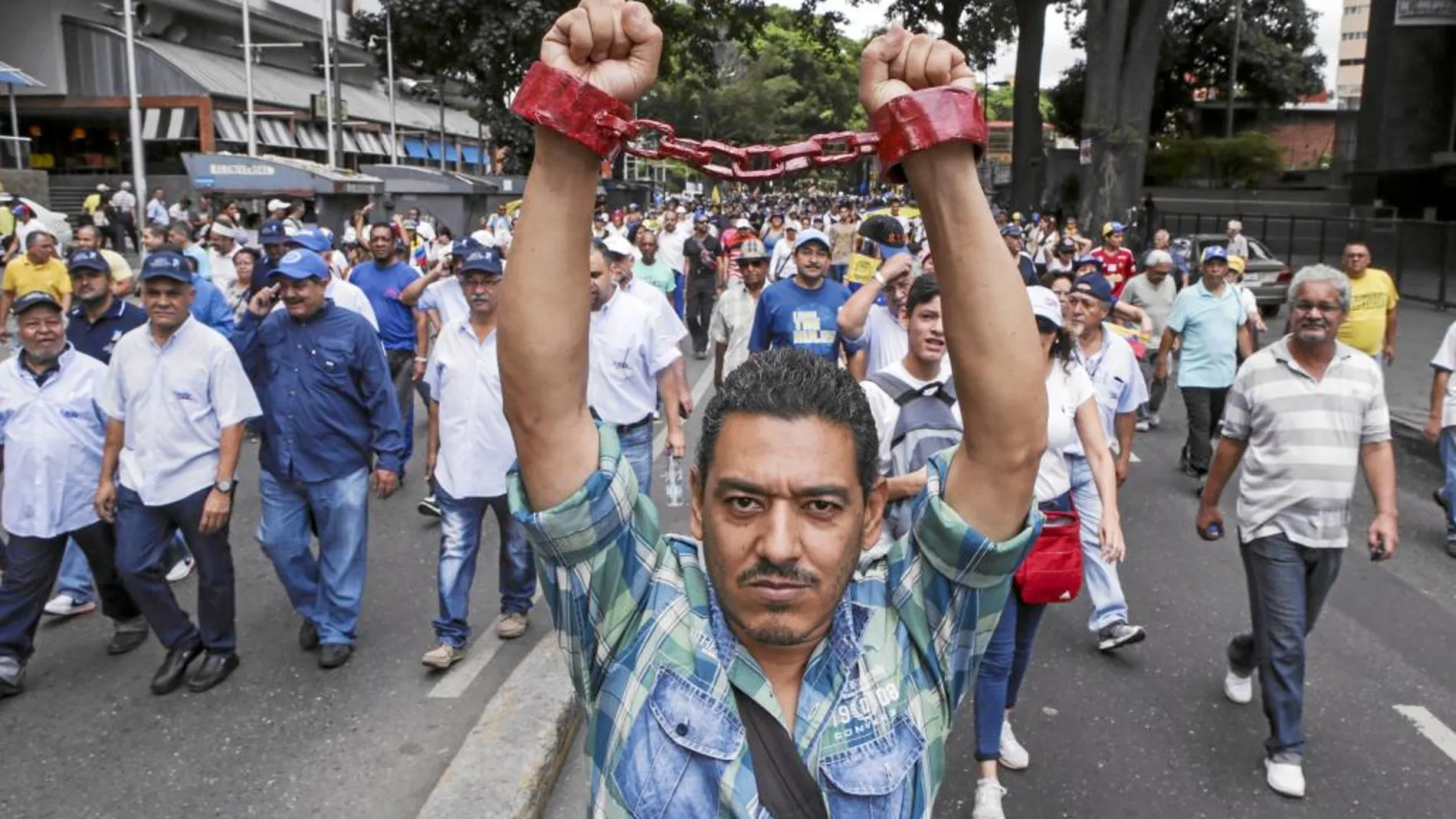 Varias personas participaron ayer en la manifestación denominada «toma de Caracas», convocada por la oposición