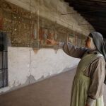 Una monja de clausura en el convento de Santa Inés
