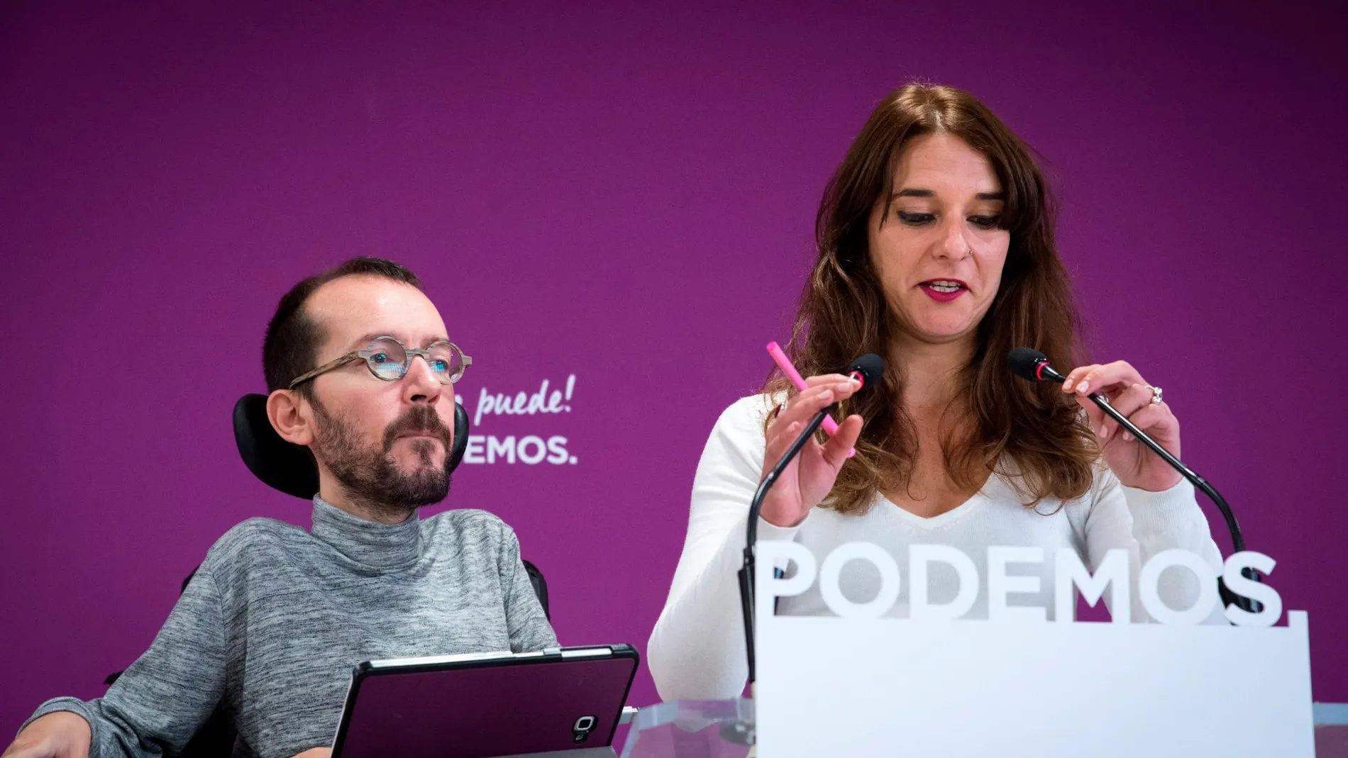 El secretario de Organización de Podemos, Pablo Echenique, junto a la portavoz Ejecutiva de Podemos, Noelia Vera, durante la rueda de prensa tras el Consejo de Coordinación de la formación