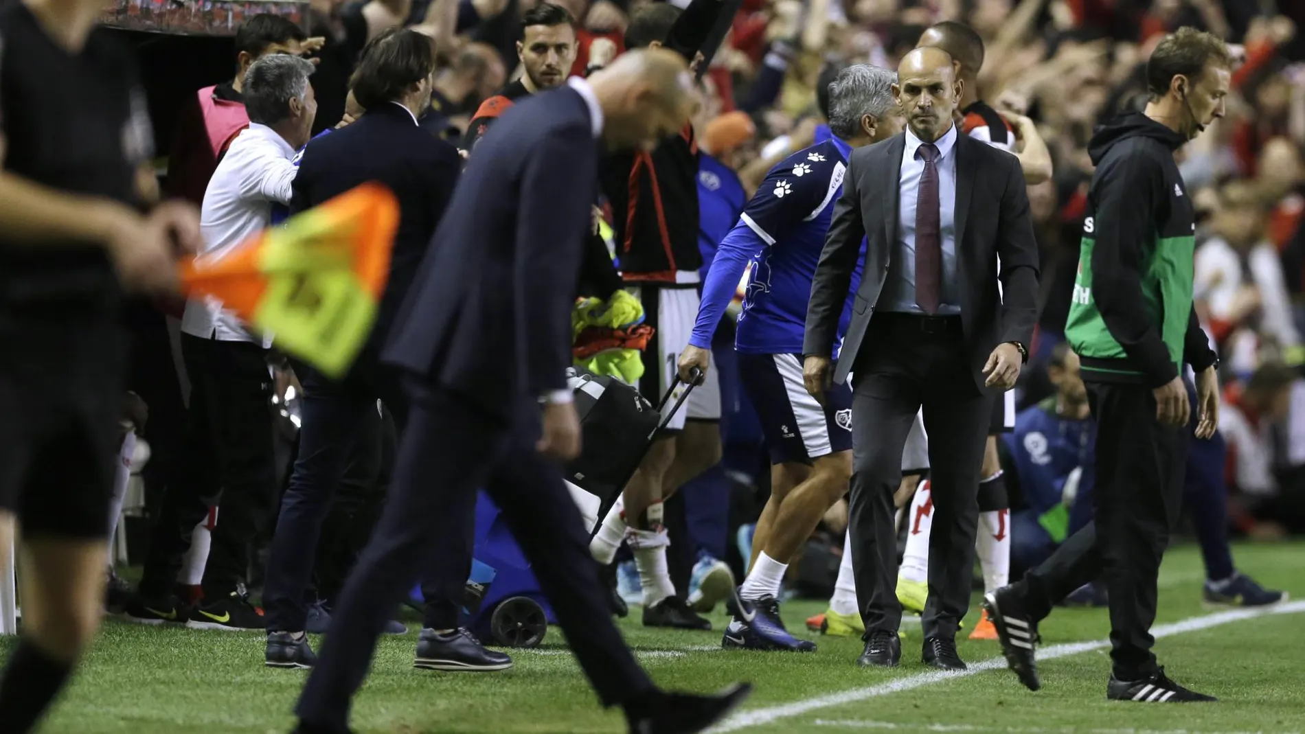 Zidane, yéndose a los vestuarios