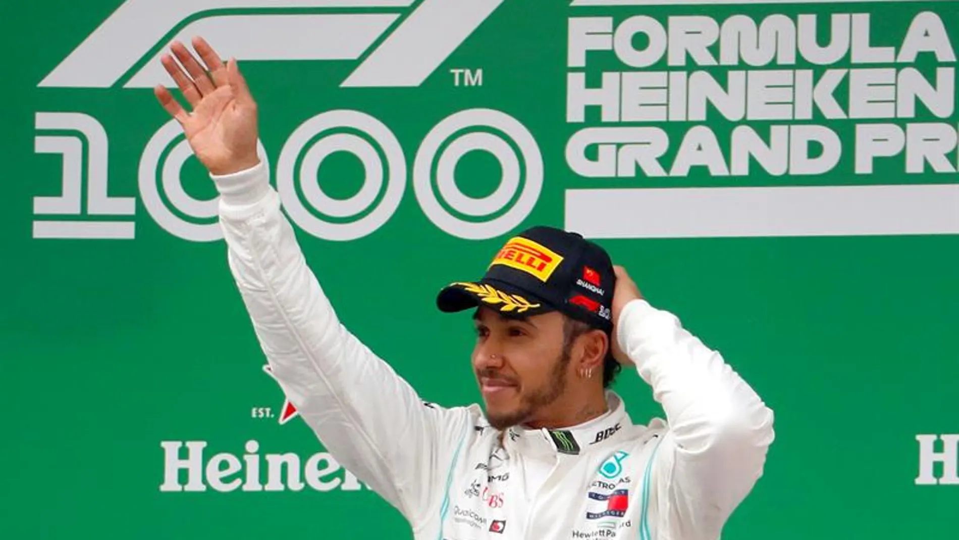 Hamilton vence en China y Ferrari “vuelve” a Vettel